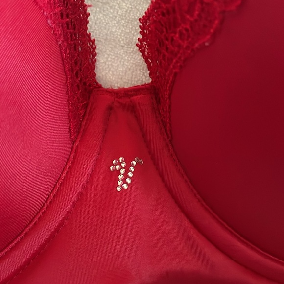 Victoria’s Secret Bra - Picture 2 of 3
